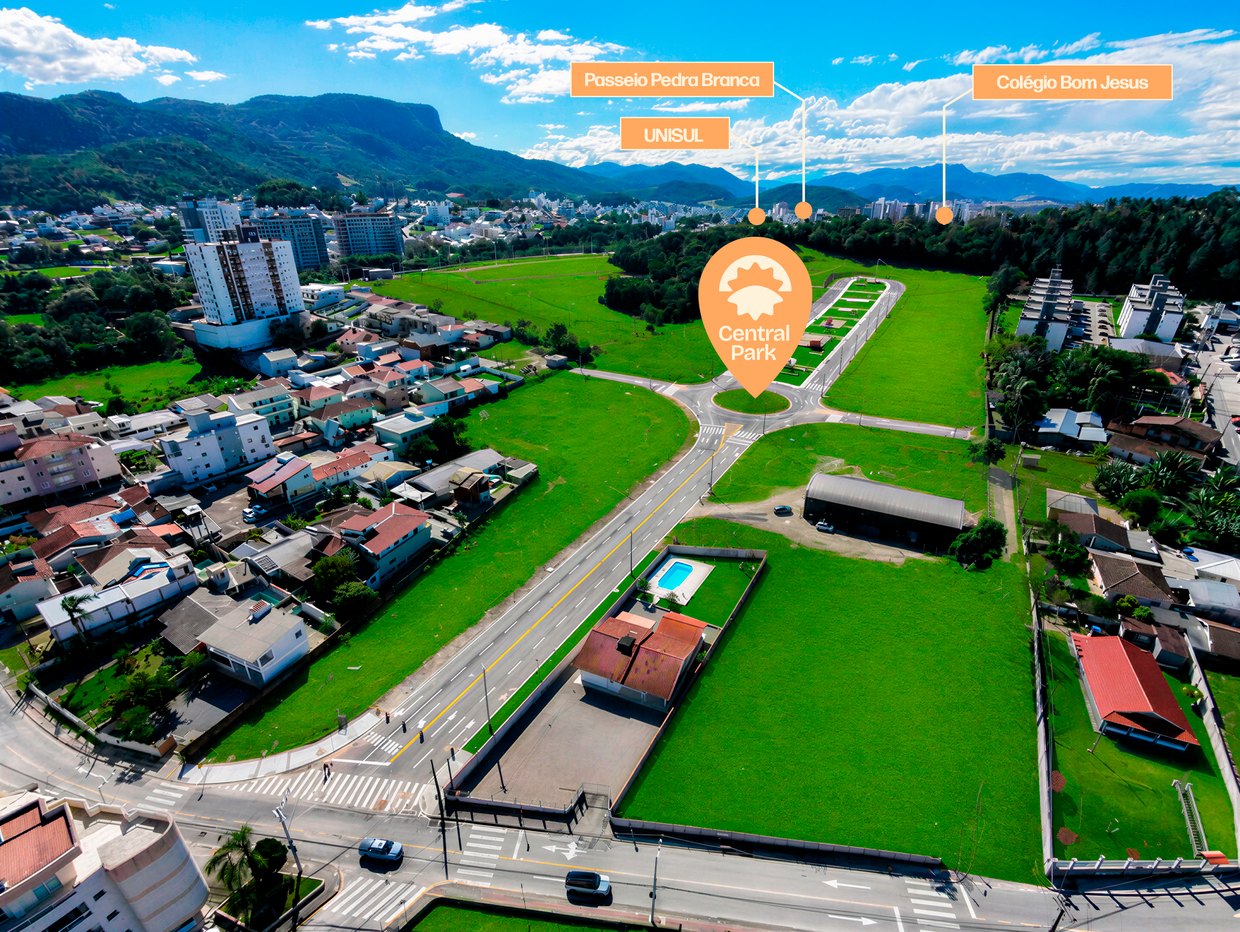 Vista aérea do Central Park em direção à serra, com Unisul, Passeio Pedra Branca e Colégio Bom Jesus indicados